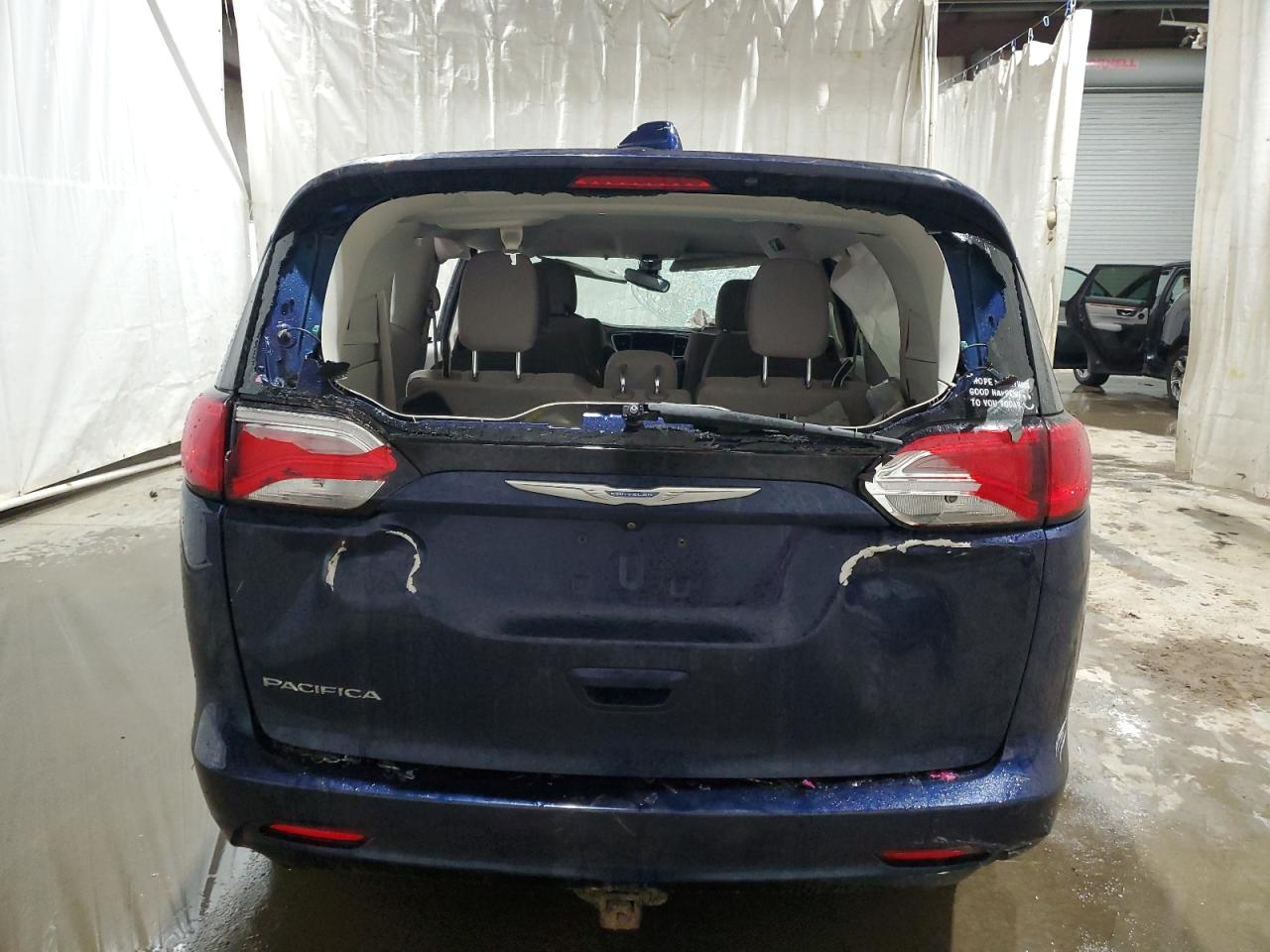 2017 Chrysler Pacifica - Image 6