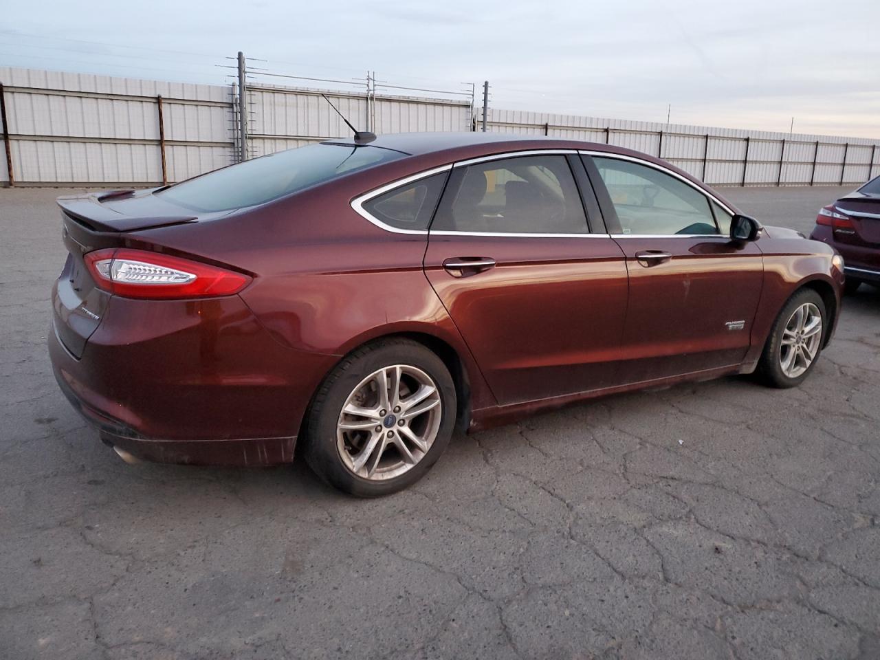 VIN 3FA6P0SU7GR229670 2016 FORD FUSION no.3