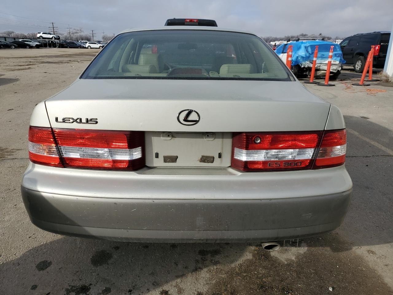 2001 Lexus ES - Image 6