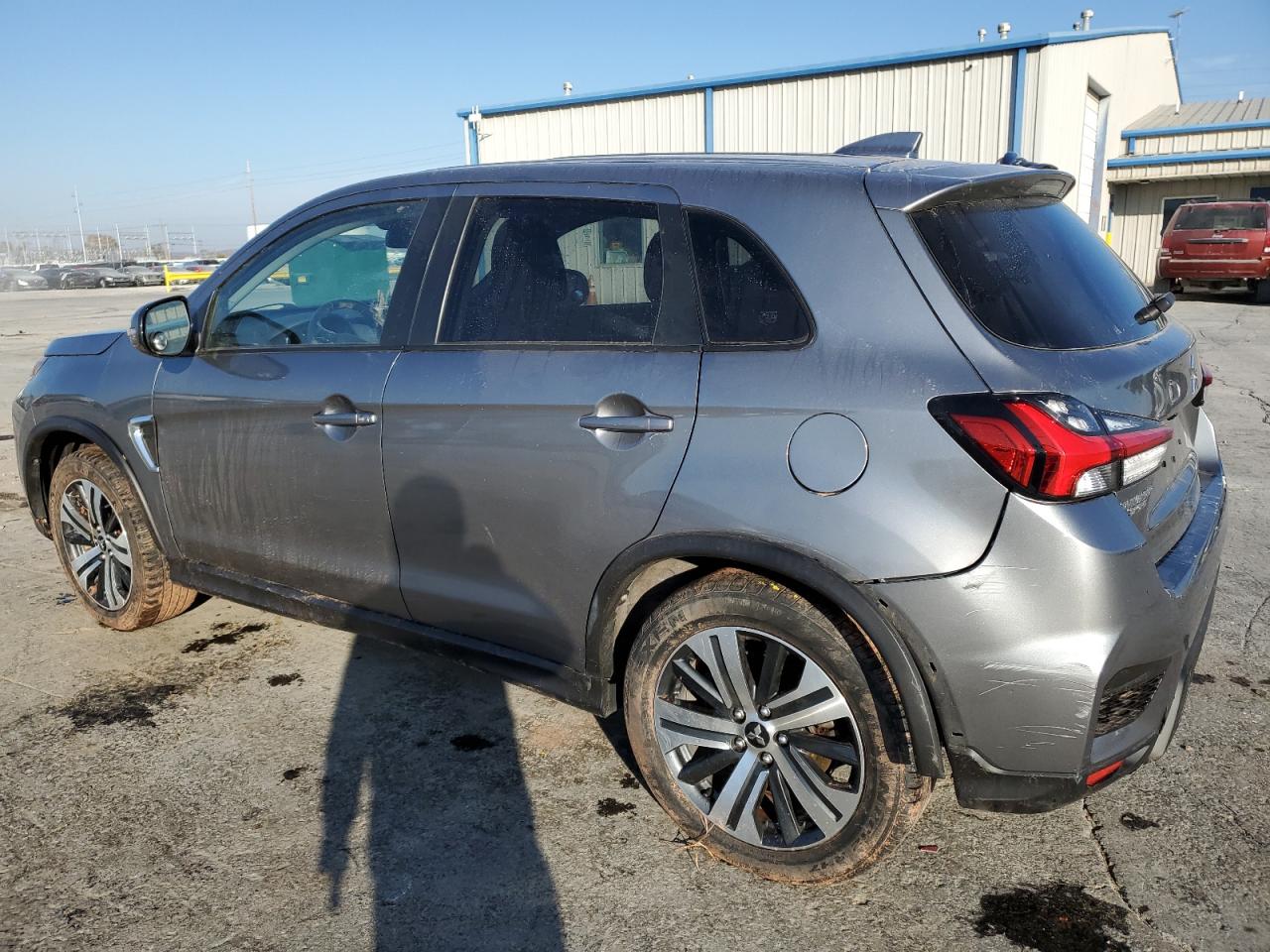 2021 Mitsubishi Outlander - Image 2