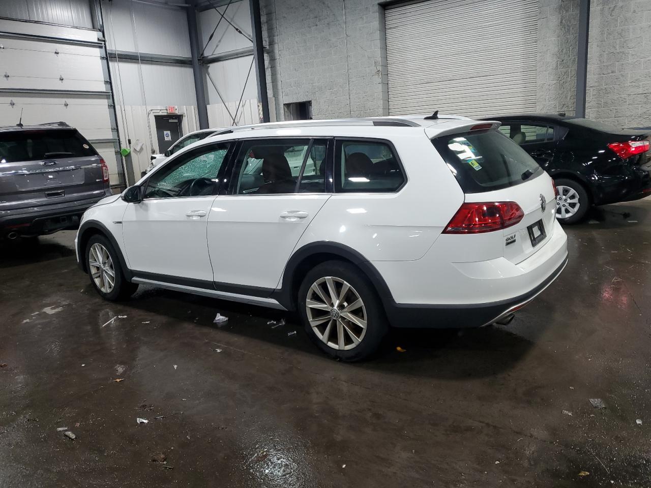 2017 Volkswagen Golf - Image 2
