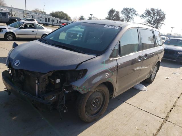 2013 Toyota Sienna Xle продається в Sacramento, CA - Front End