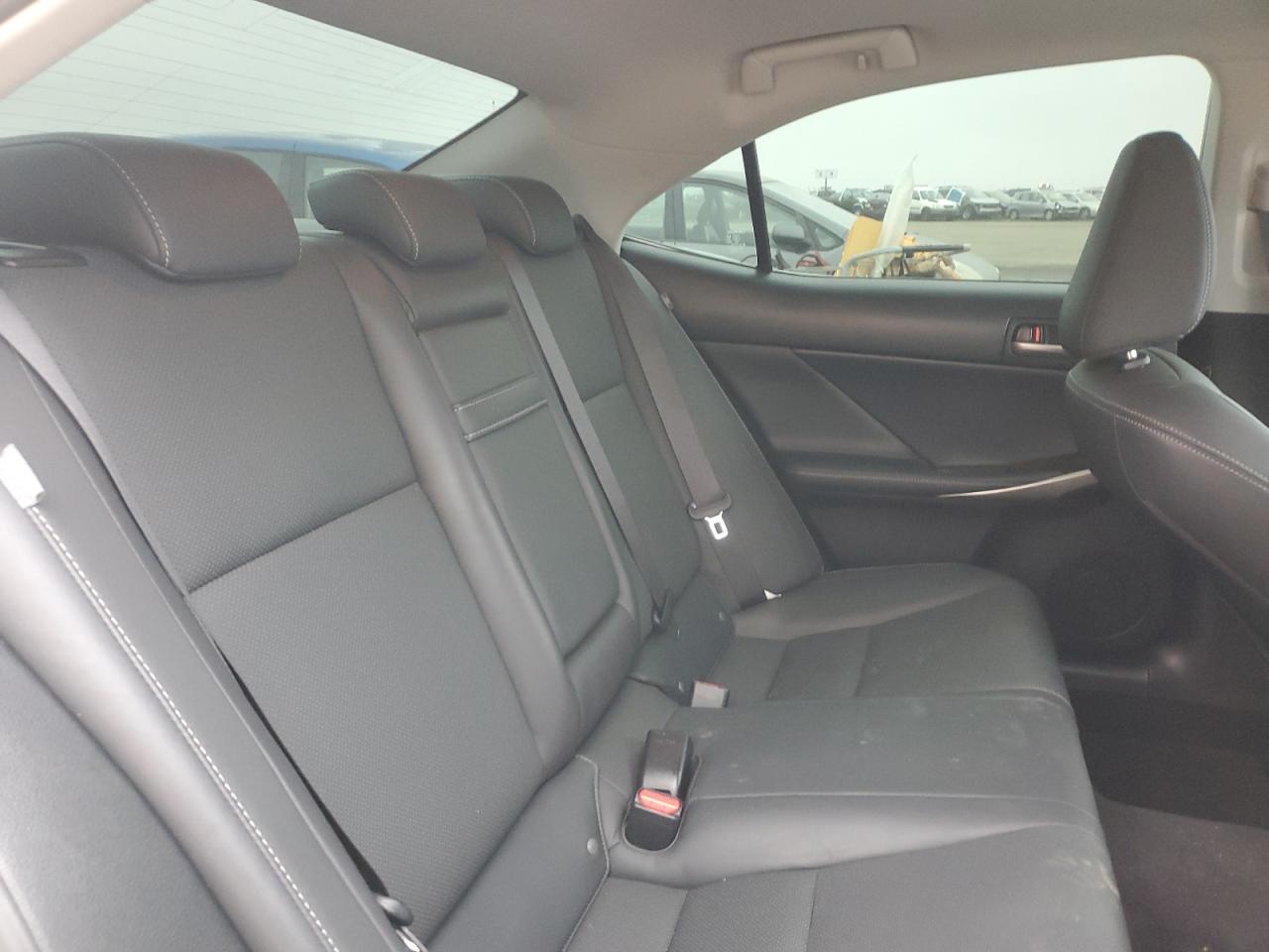 2018 Lexus IS - Image 10