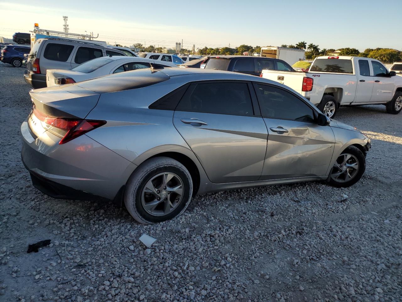 2023 Hyundai Elantra - Image 3