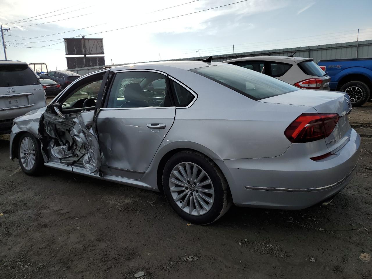 2017 Volkswagen Passat - Image 2