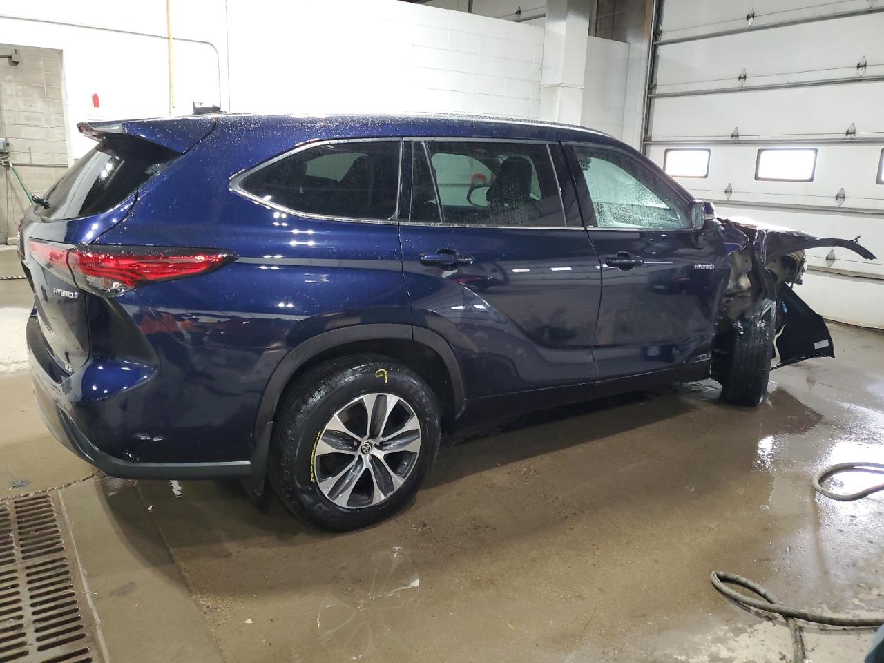 2021 Toyota Highlander - Image 3