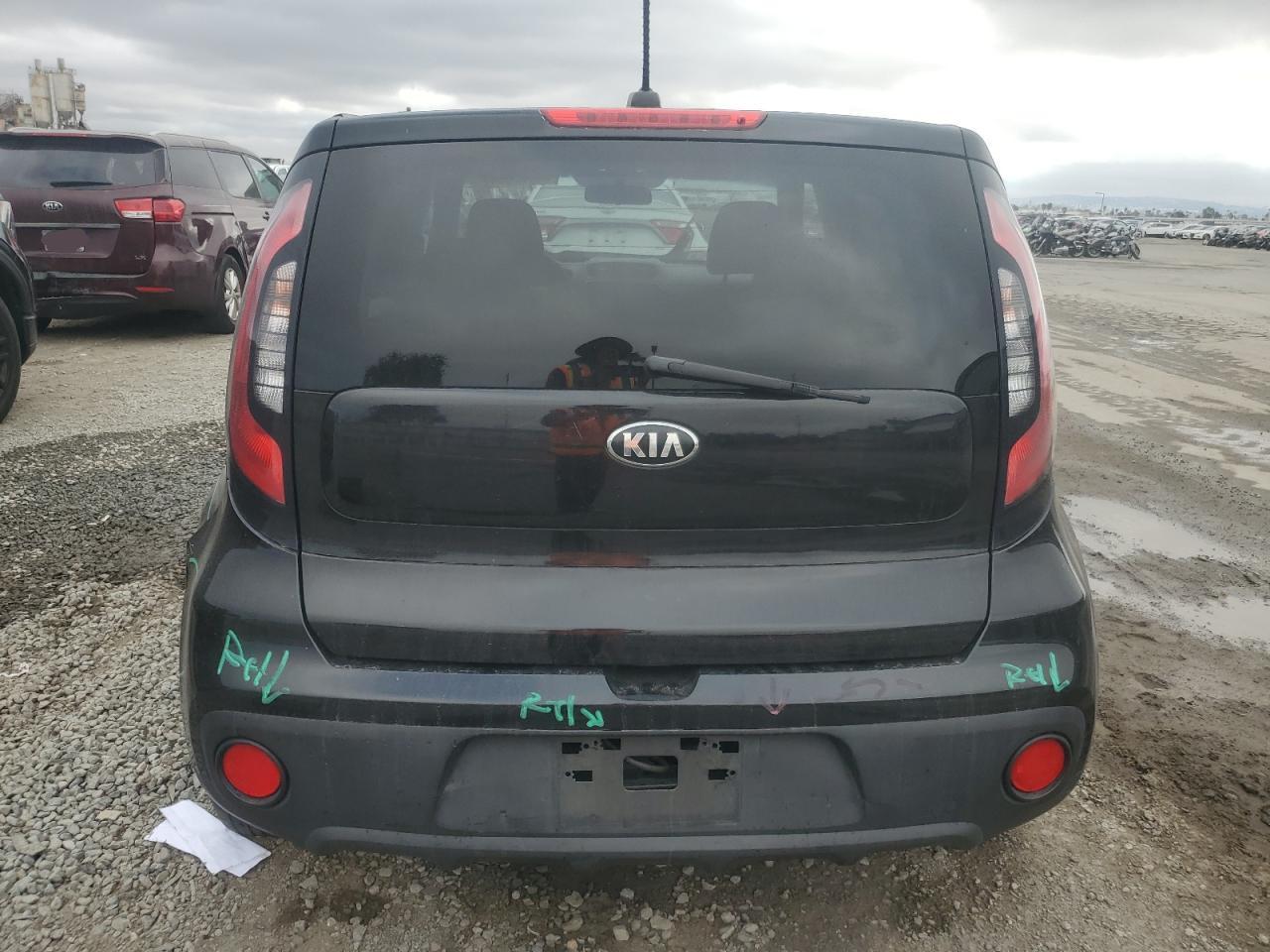 VIN KNDJN2A26J7892328 2018 KIA SOUL no.6