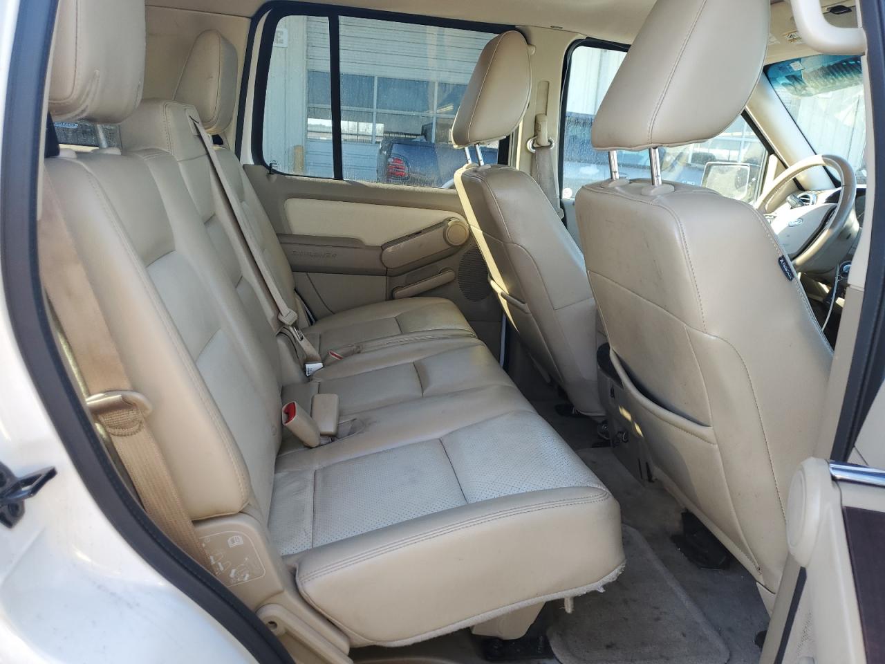2010 Ford Explorer - Image 11