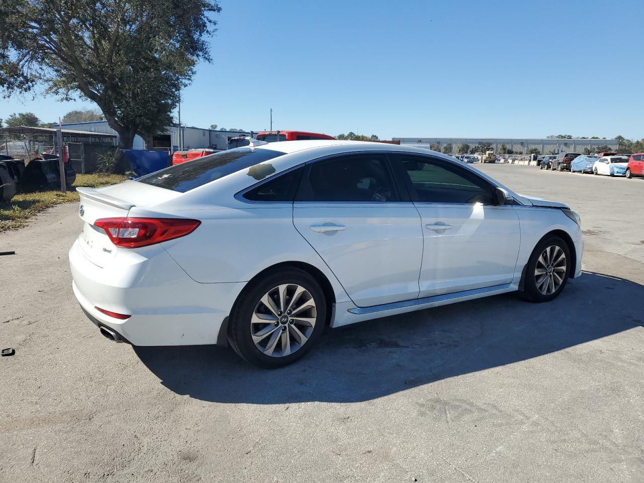 2016 Hyundai Sonata - Image 3