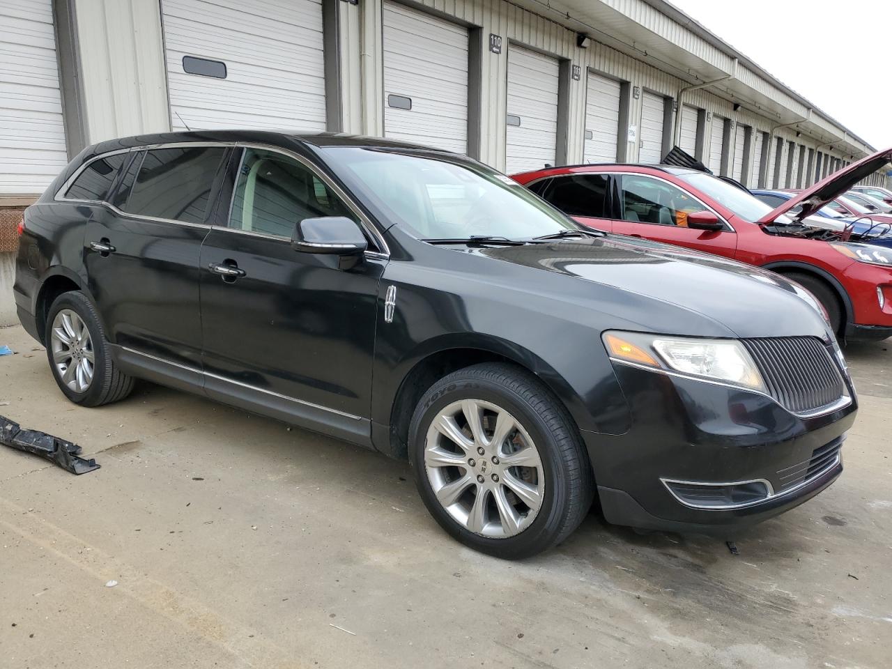 2013 Lincoln MKT - Image 4