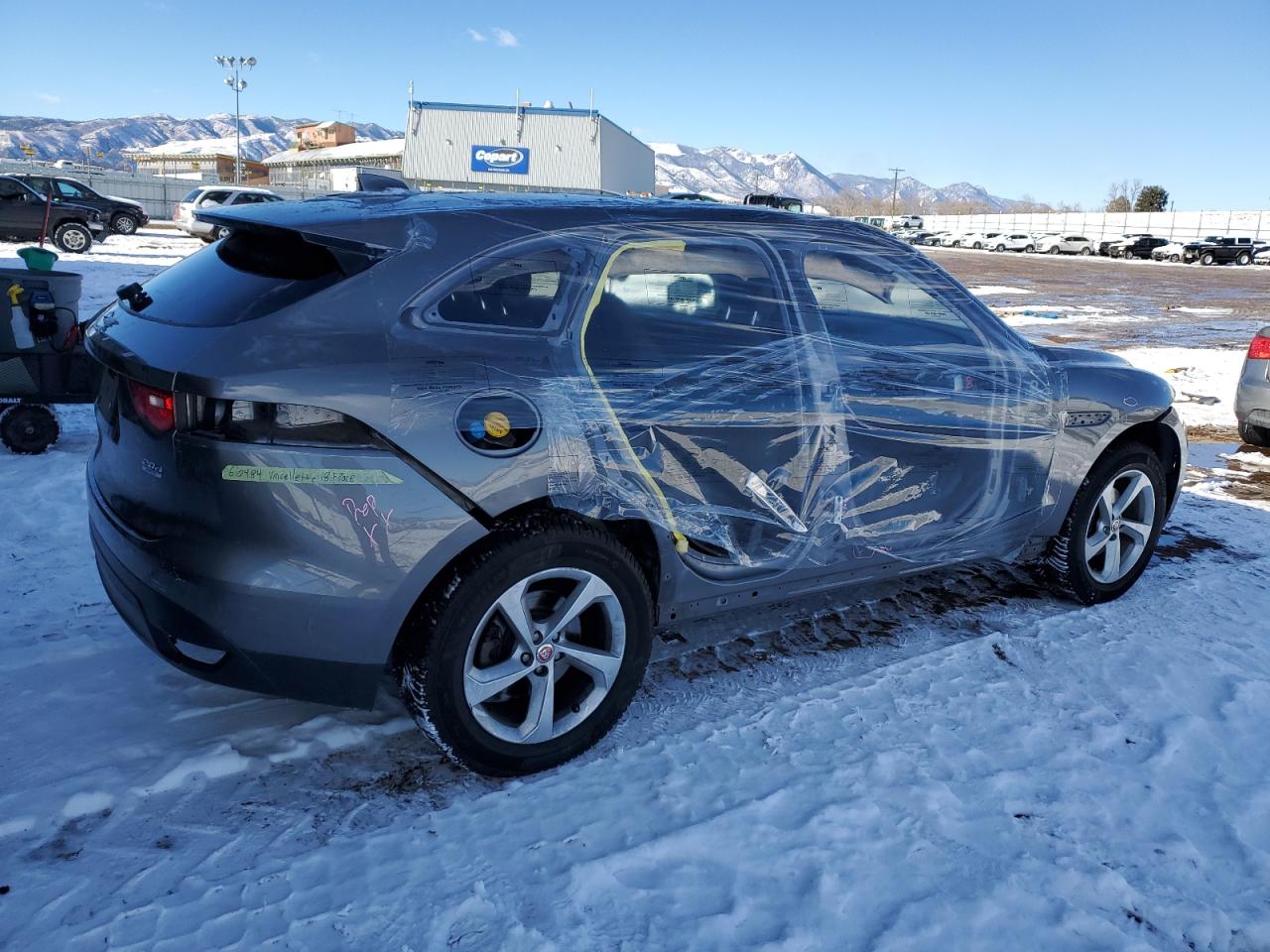 VIN SADCJ2FN2JA260943 2018 JAGUAR F-PACE no.3