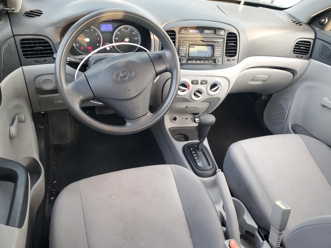 2010 Hyundai Accent - Image 8