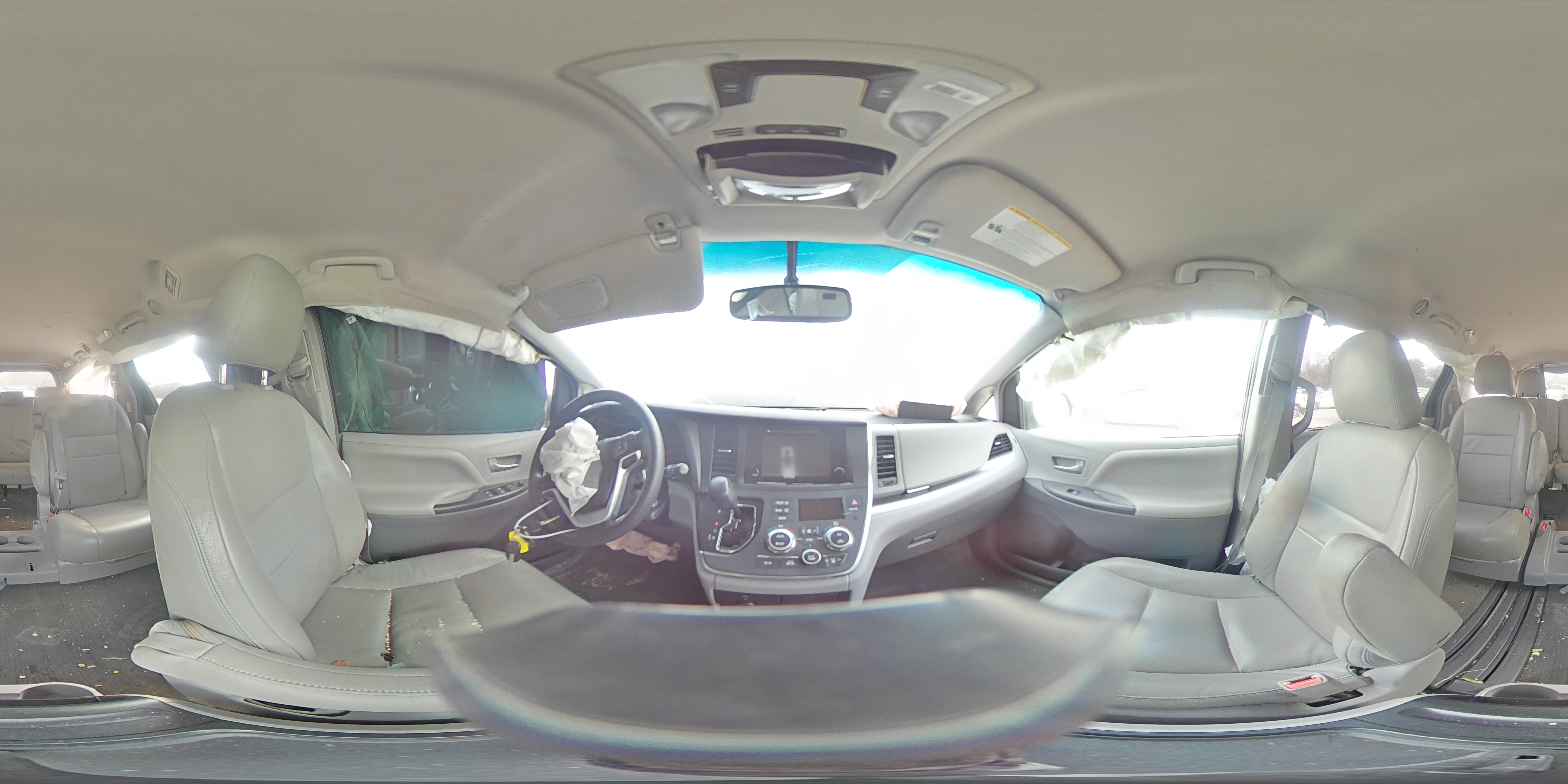 2017 Toyota Sienna - Image 13