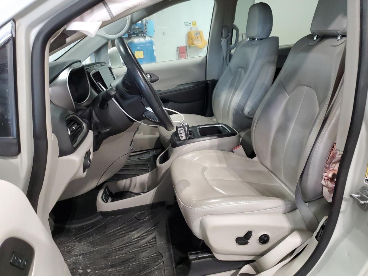 2020 Chrysler Pacifica - Image 7