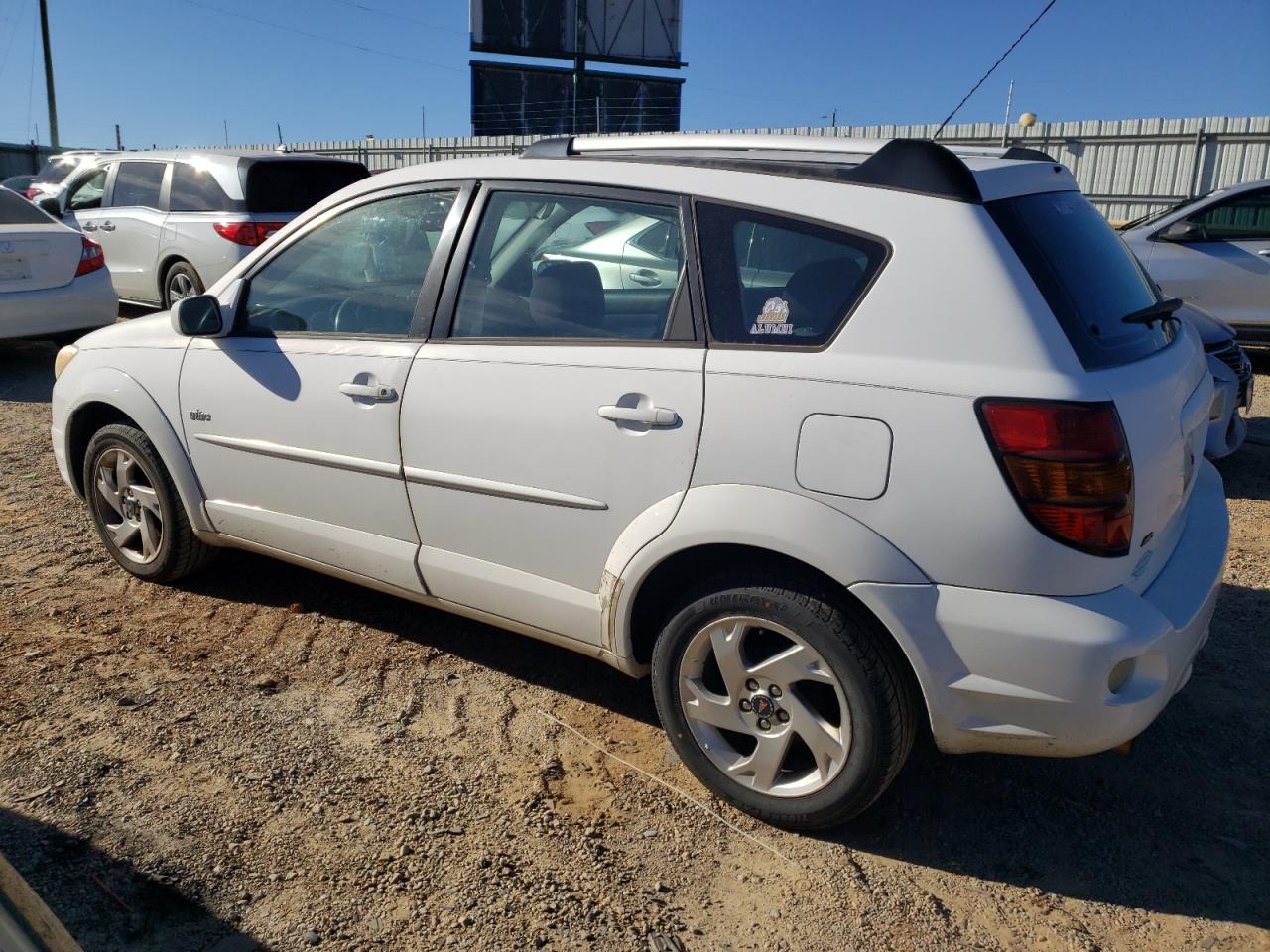 2005 Pontiac Vibe - Image 2