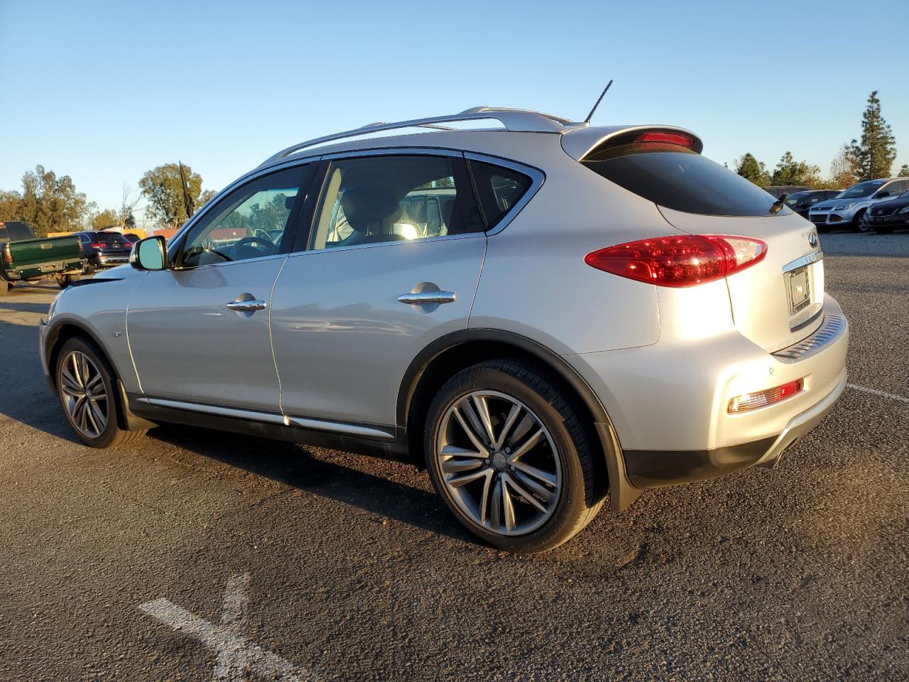 VIN JN1BJ0RR9GM269160 2016 INFINITI QX50 no.2