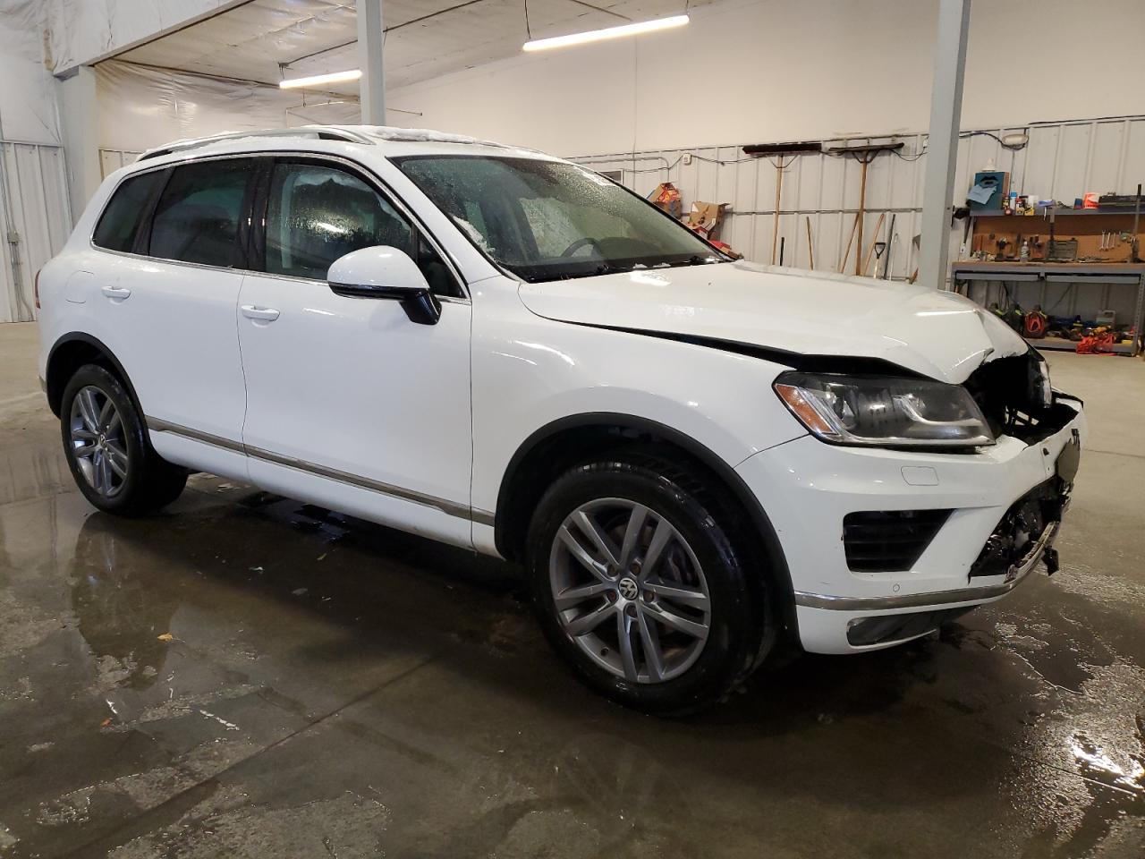 VIN WVGEF9BP1GD001157 2016 VOLKSWAGEN TOUAREG no.4