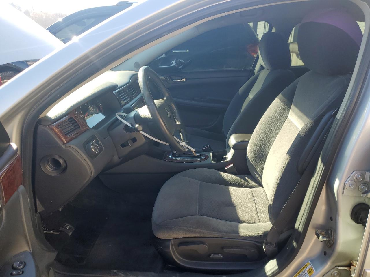 2010 Chevrolet Impala - Image 7
