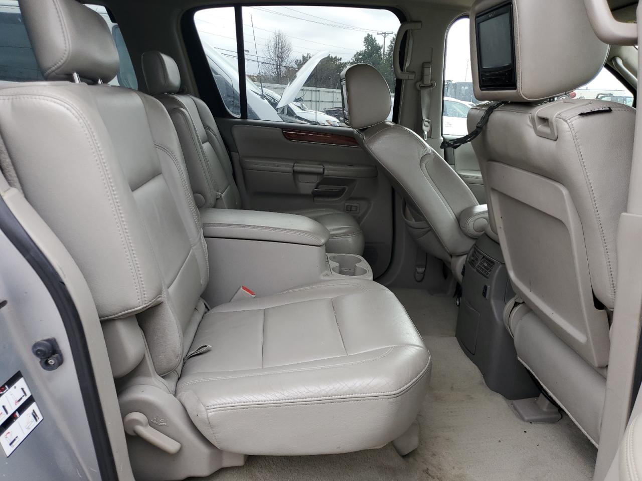 2010 Infiniti QX56 - Image 11
