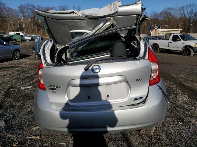 Hatchbacks NISSAN VERSA 2016 Srebrny