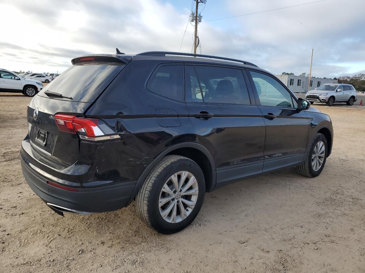 2020 Volkswagen Tiguan - Image 3