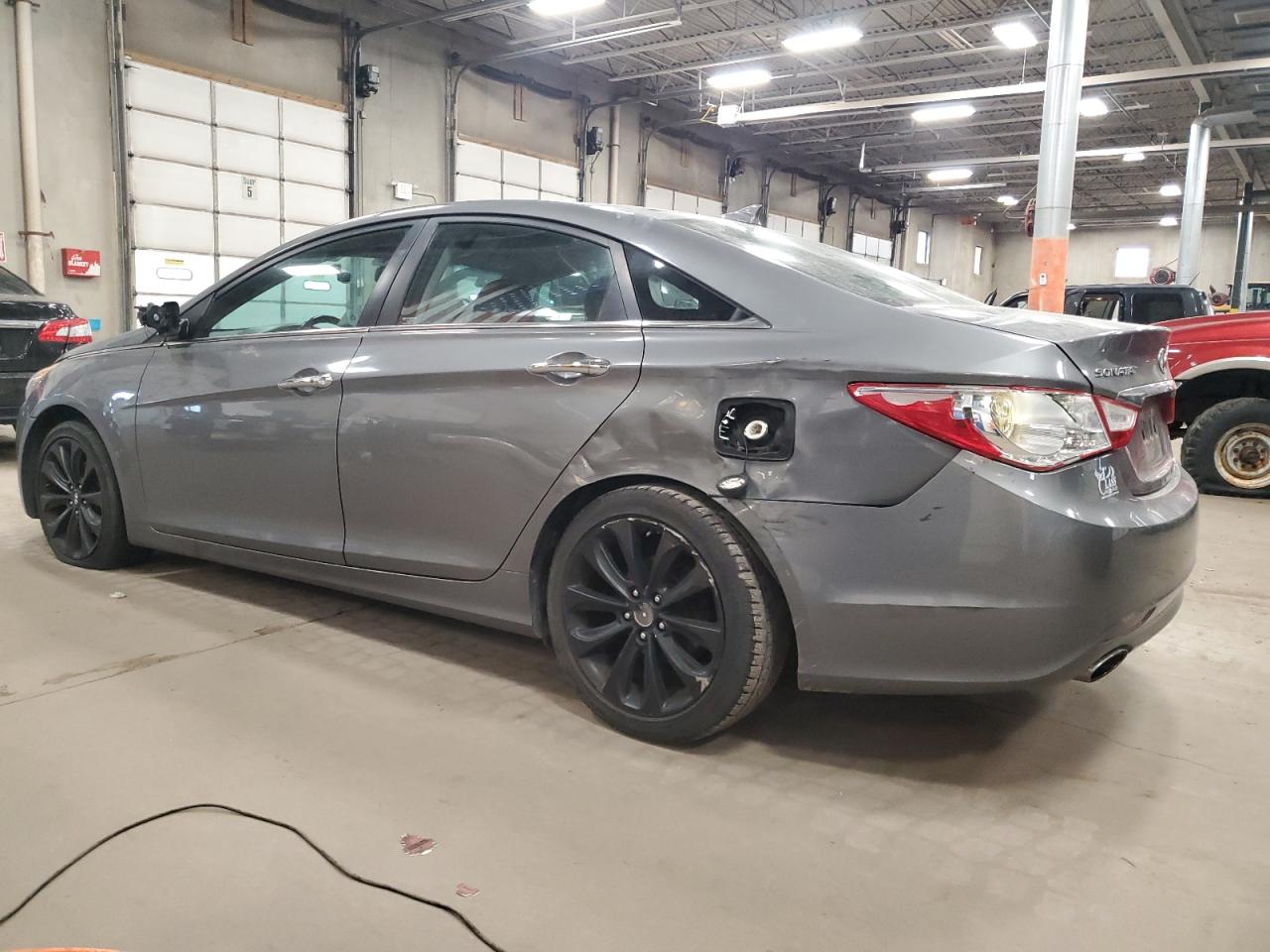 2013 Hyundai Sonata - Image 2