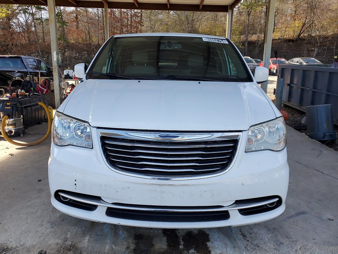 2016 Chrysler Town & Country - Image 5