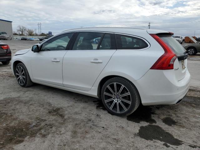  VOLVO V60 2015 Белый