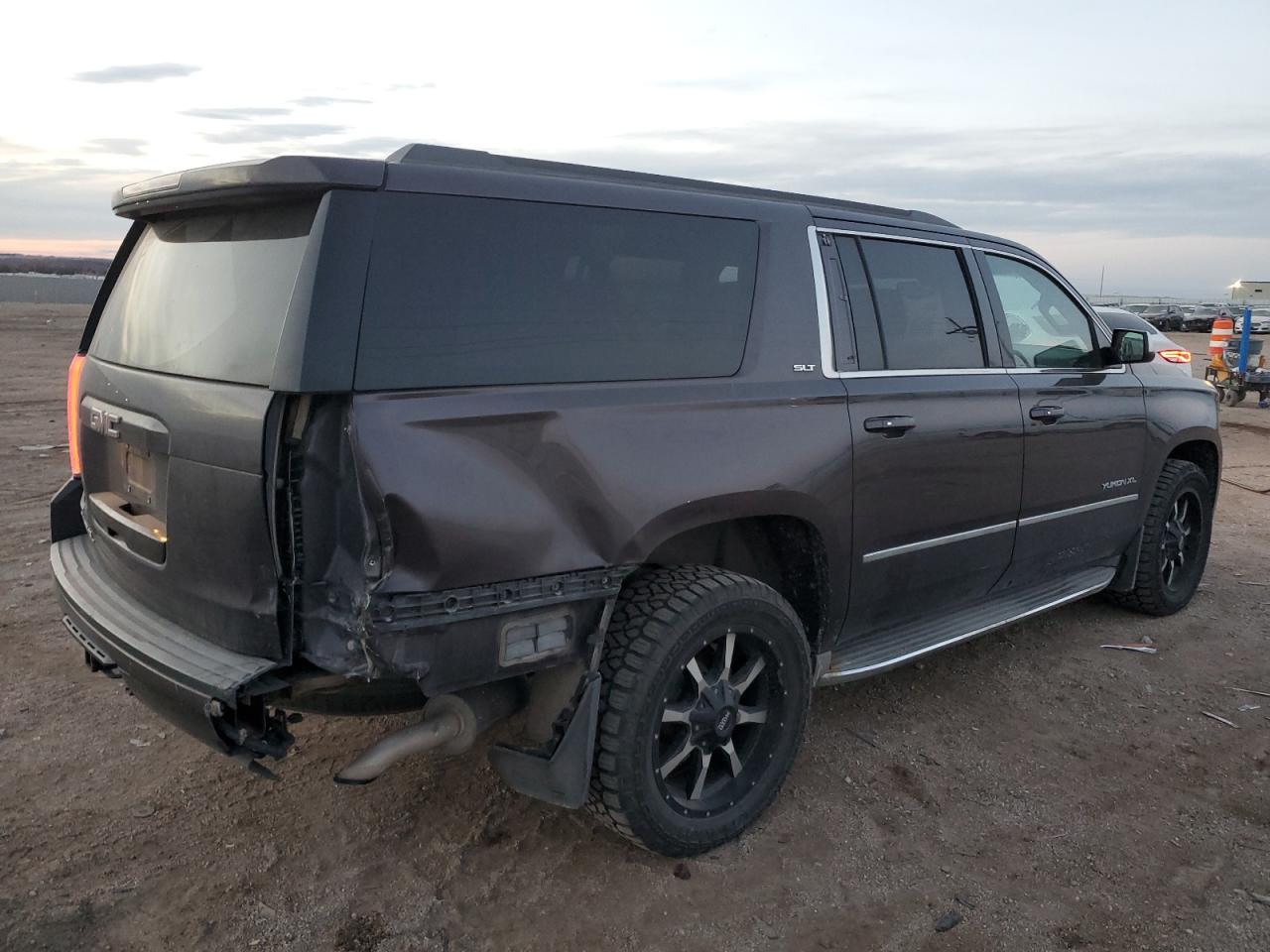 2015 GMC Yukon - Image 3