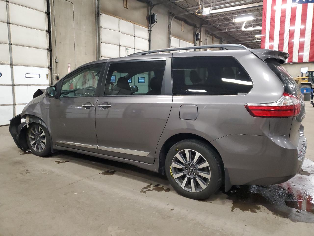 5TDDZ3DC3JS206134 2018 TOYOTA SIENNA - Image 2