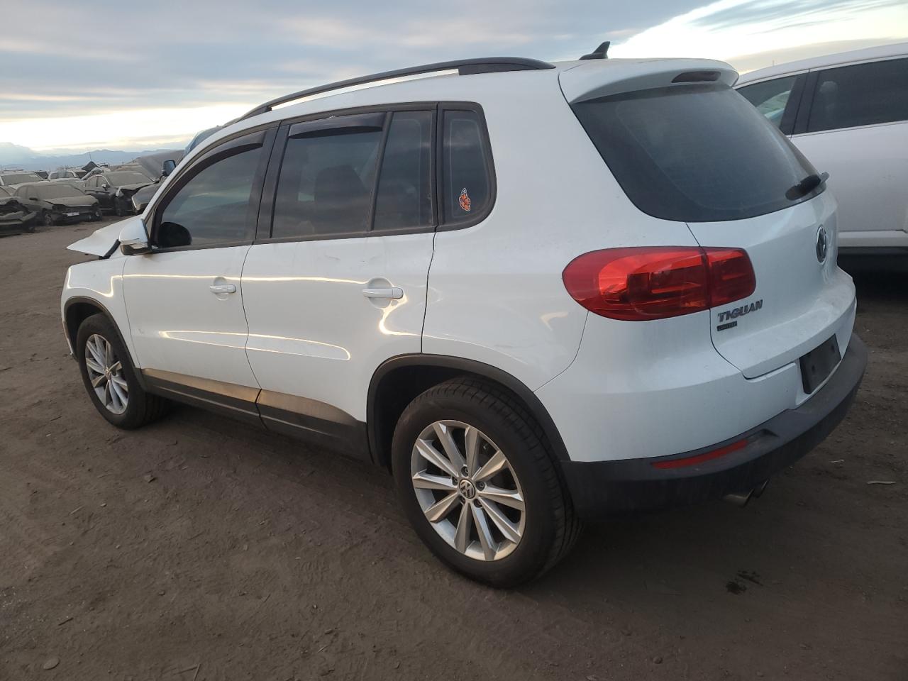 2017 Volkswagen Tiguan - Image 2