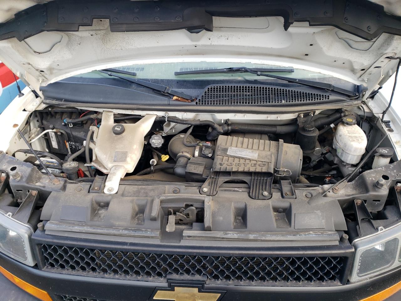 2018 Chevrolet Express - Image 12
