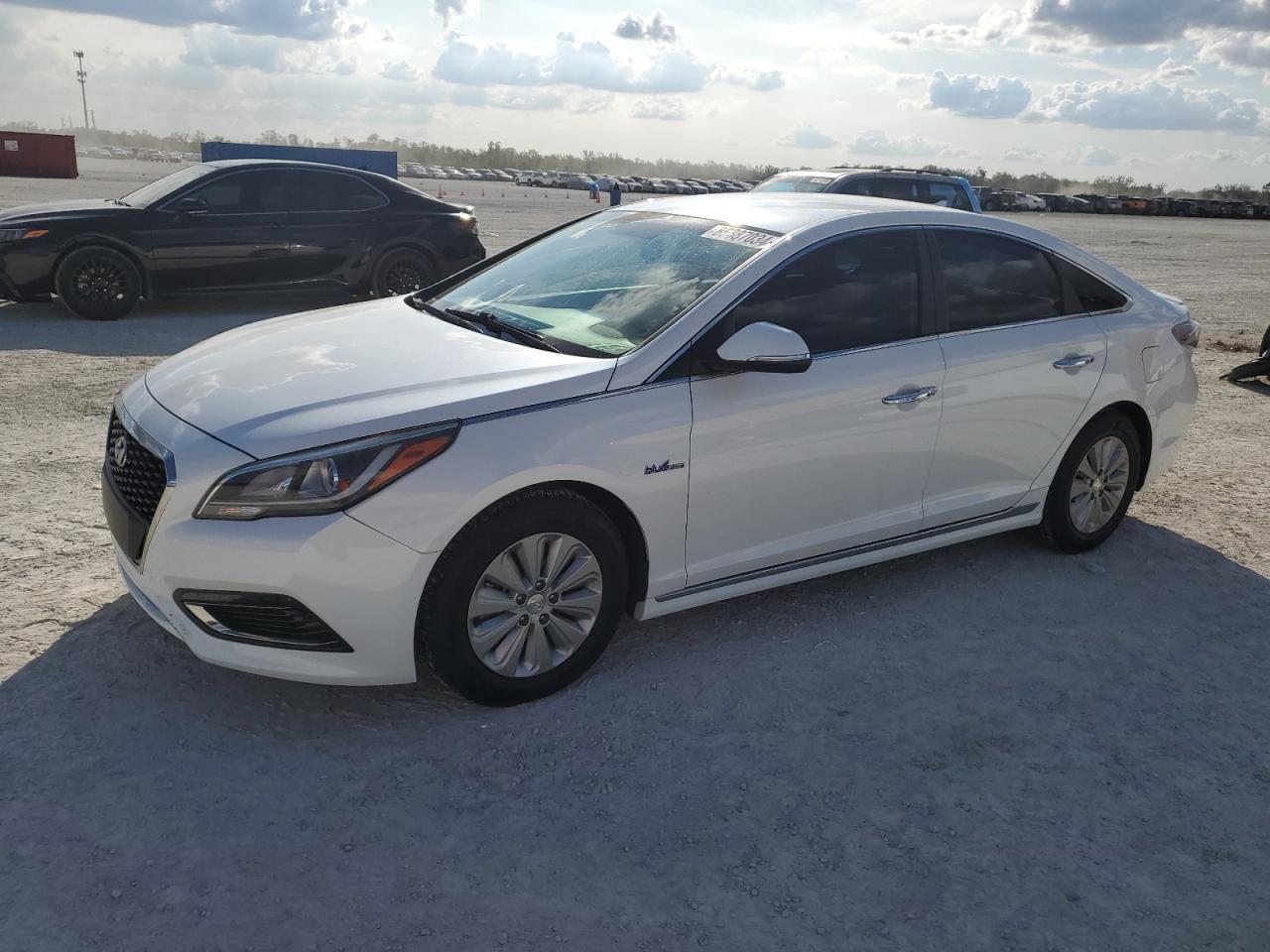 KMHE24L14GA022692 2016 HYUNDAI SONATA - Image 1