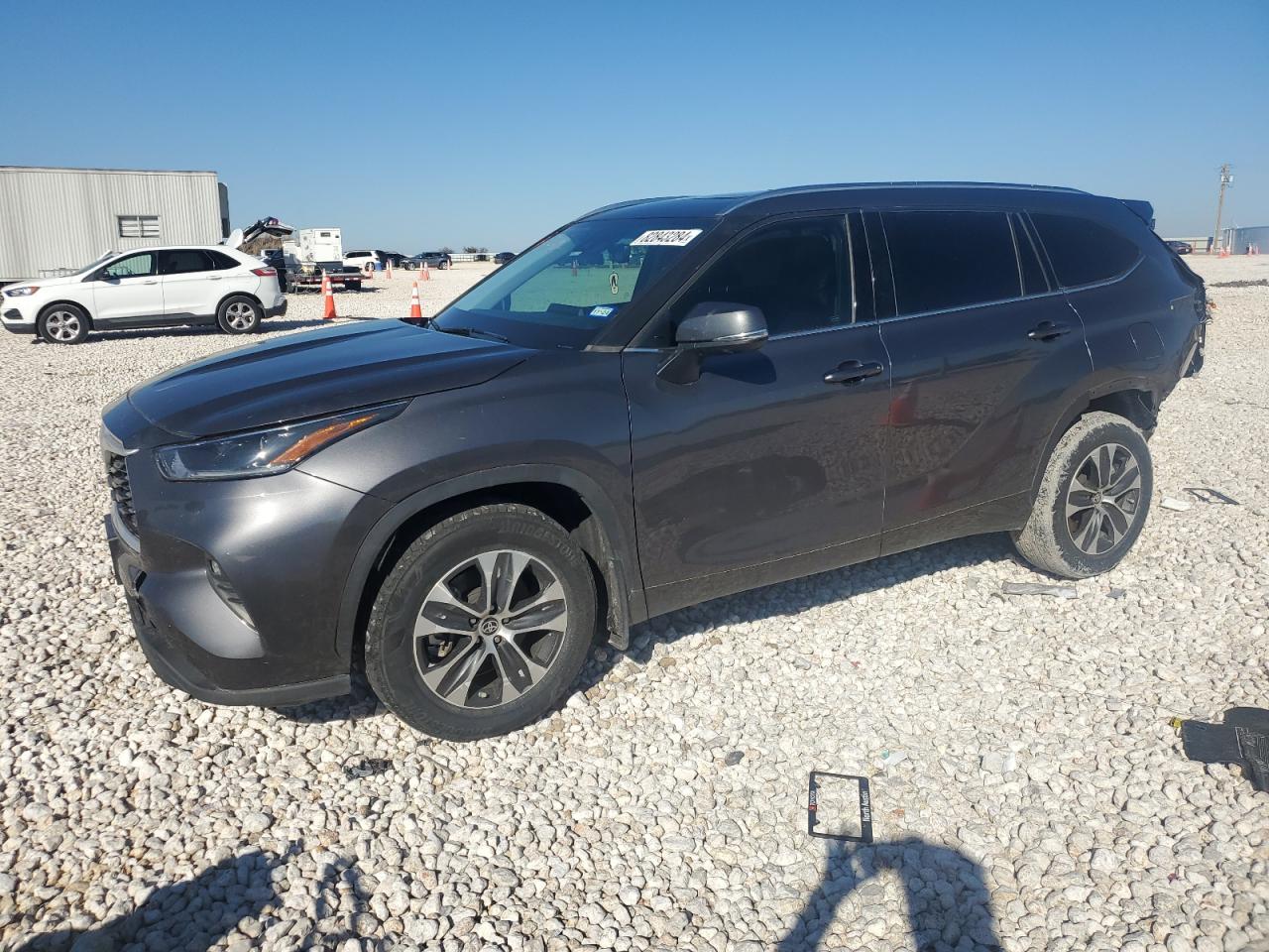 2021 Toyota Highlander - Image 1