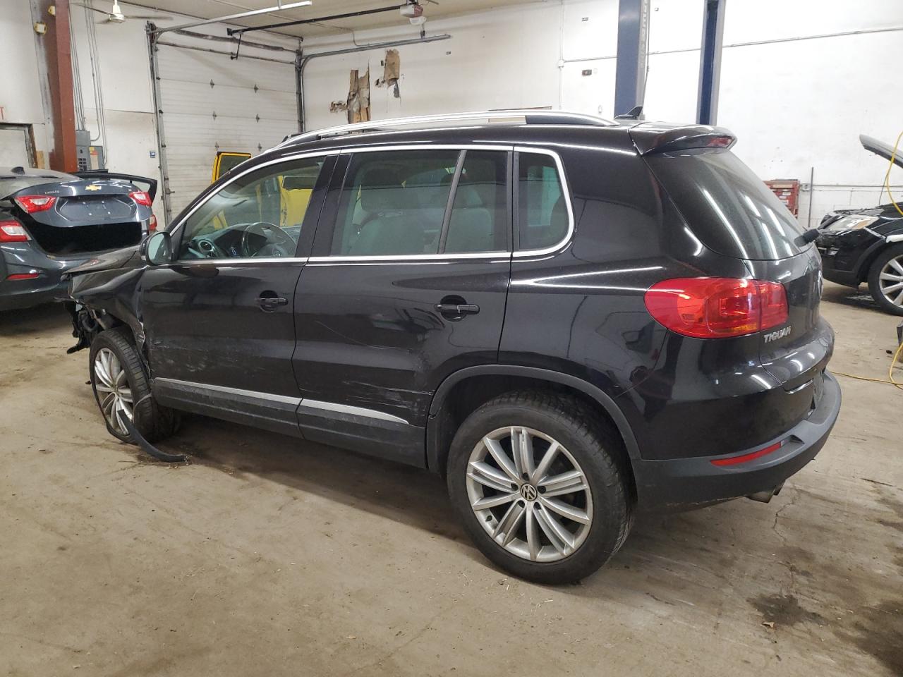 2015 Volkswagen Tiguan - Image 2