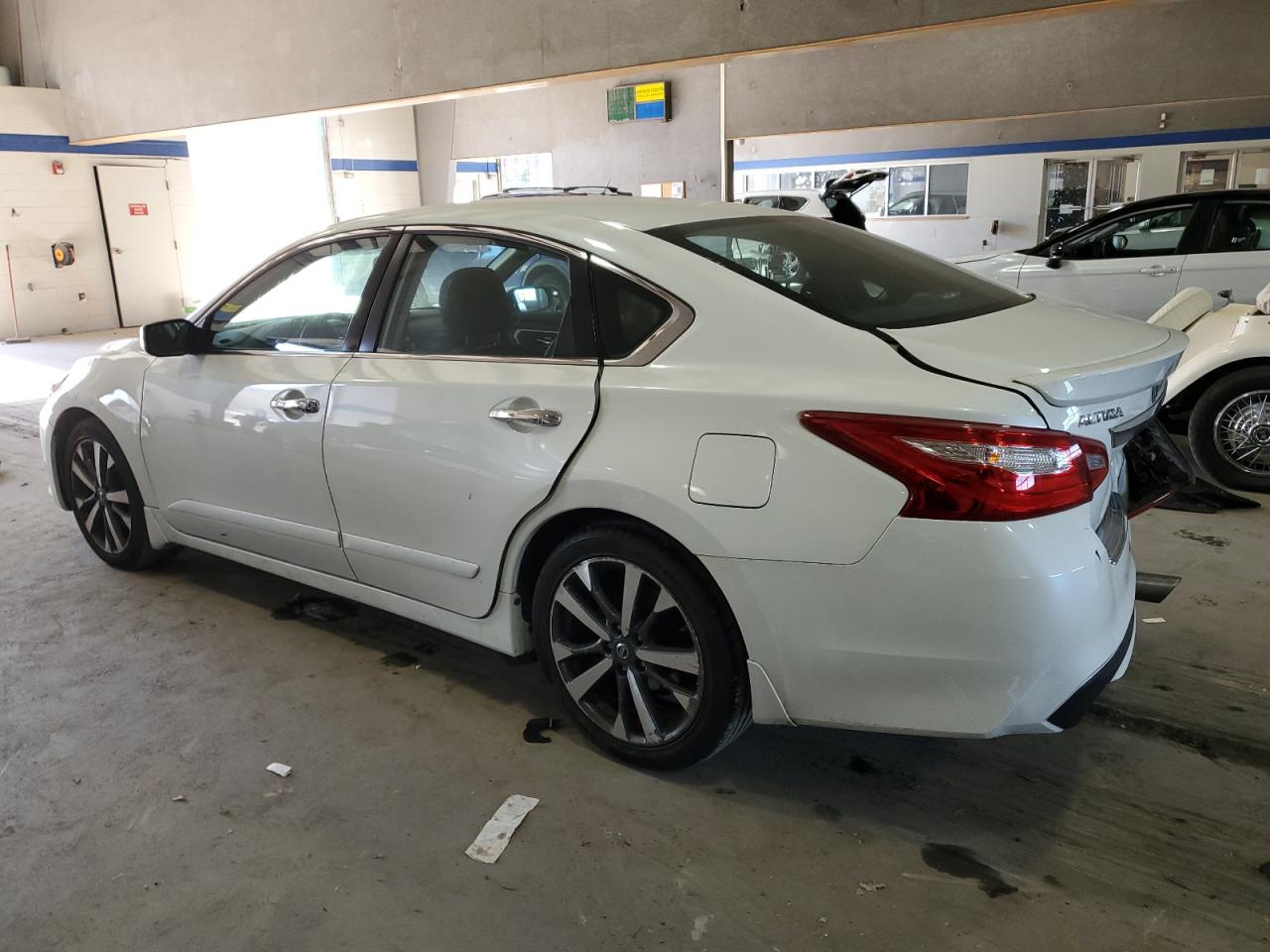 2016 Nissan Altima - Image 2