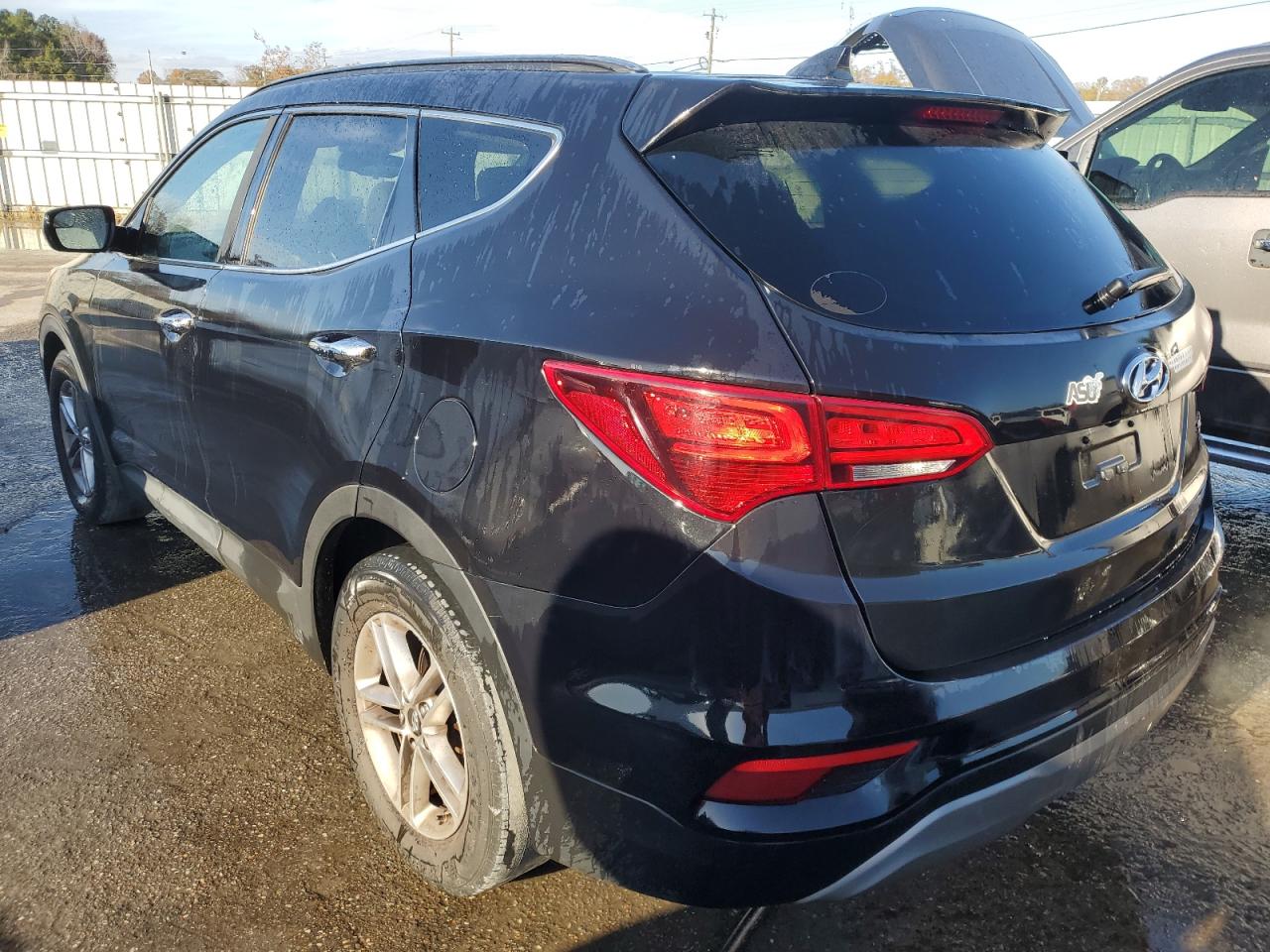 VIN 5XYZU3LB3HG380791 2017 HYUNDAI SANTA FE no.2