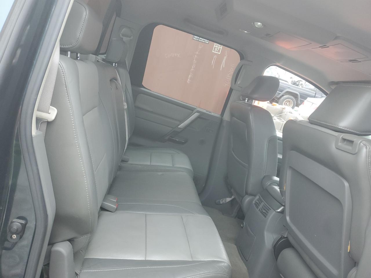 2005 Nissan Titan - Image 10