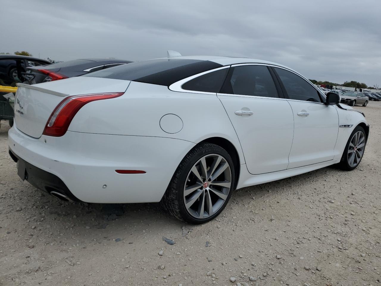 2019 Jaguar XJ - Image 3