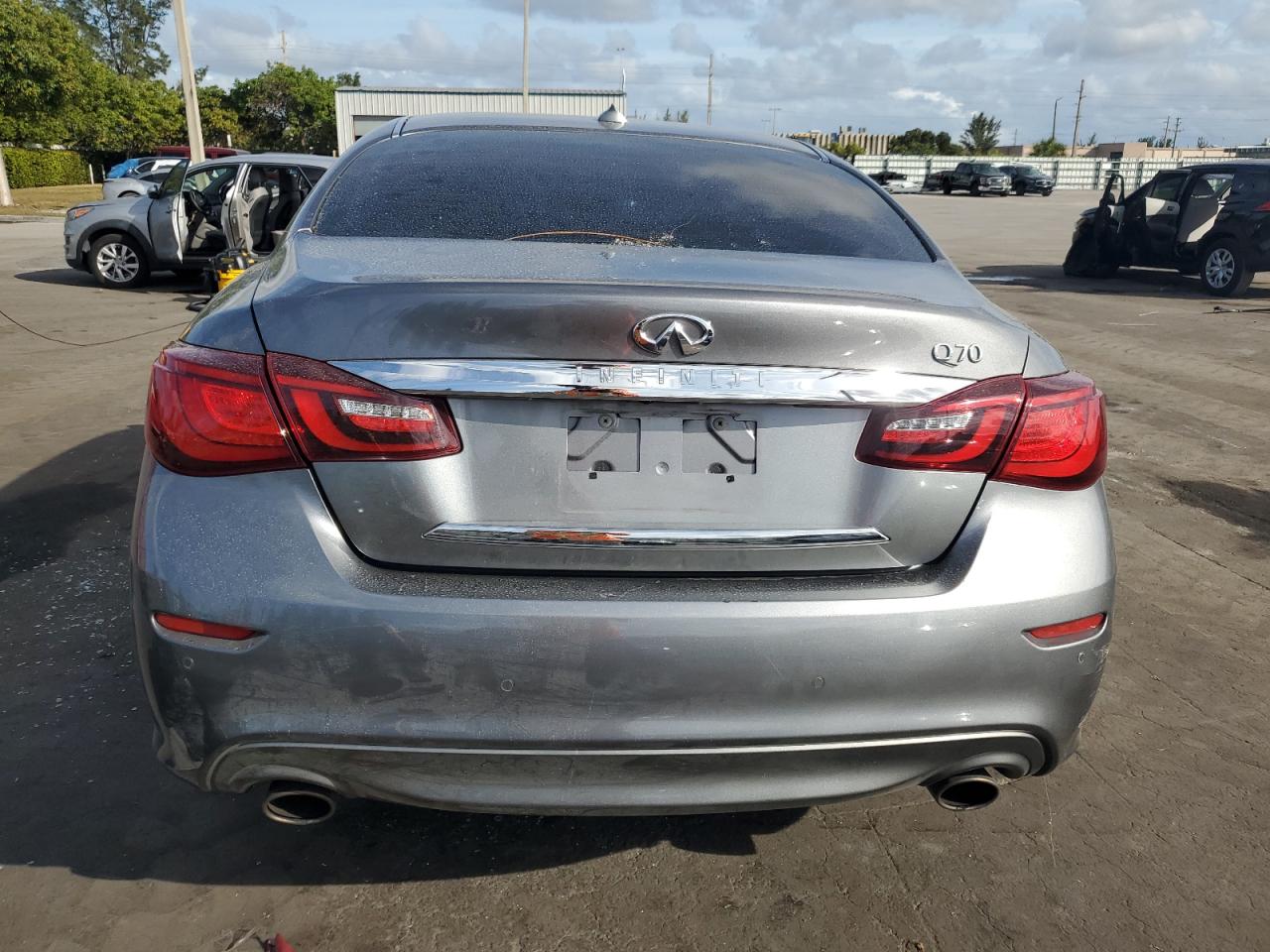 2015 Infiniti Q70 - Image 6