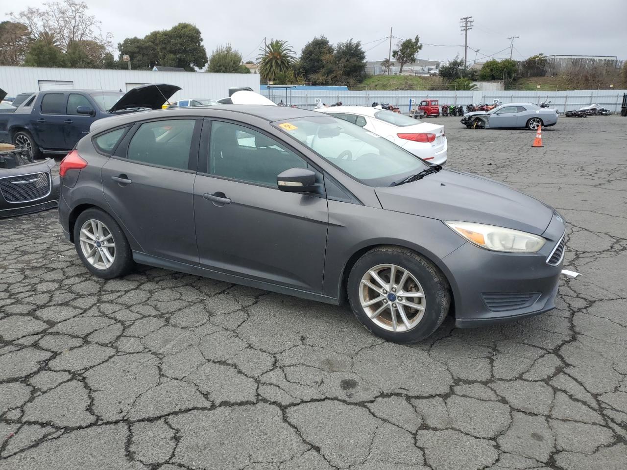 VIN 1FADP3K29FL307208 2015 FORD FOCUS no.4