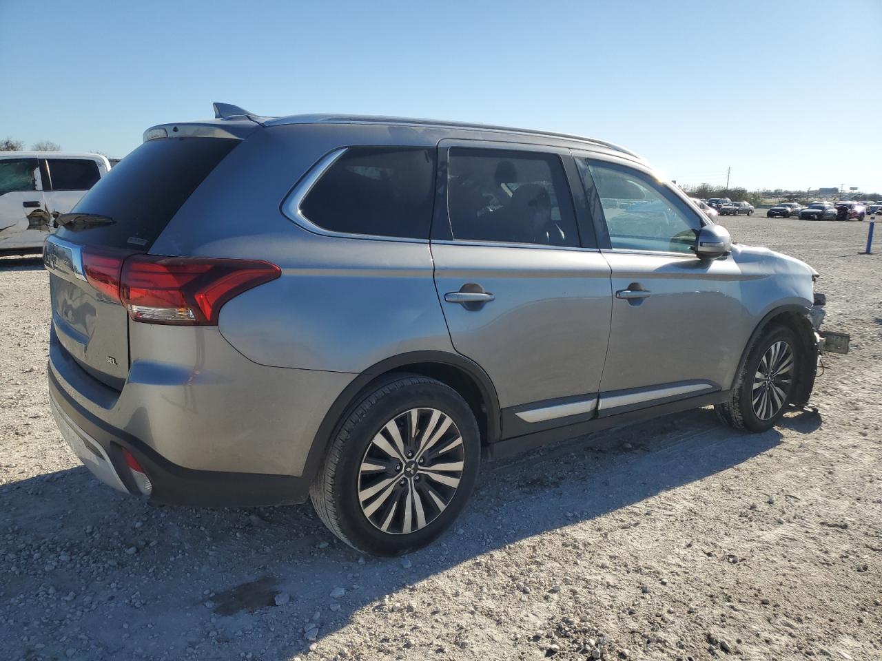 2020 Mitsubishi Outlander - Image 3