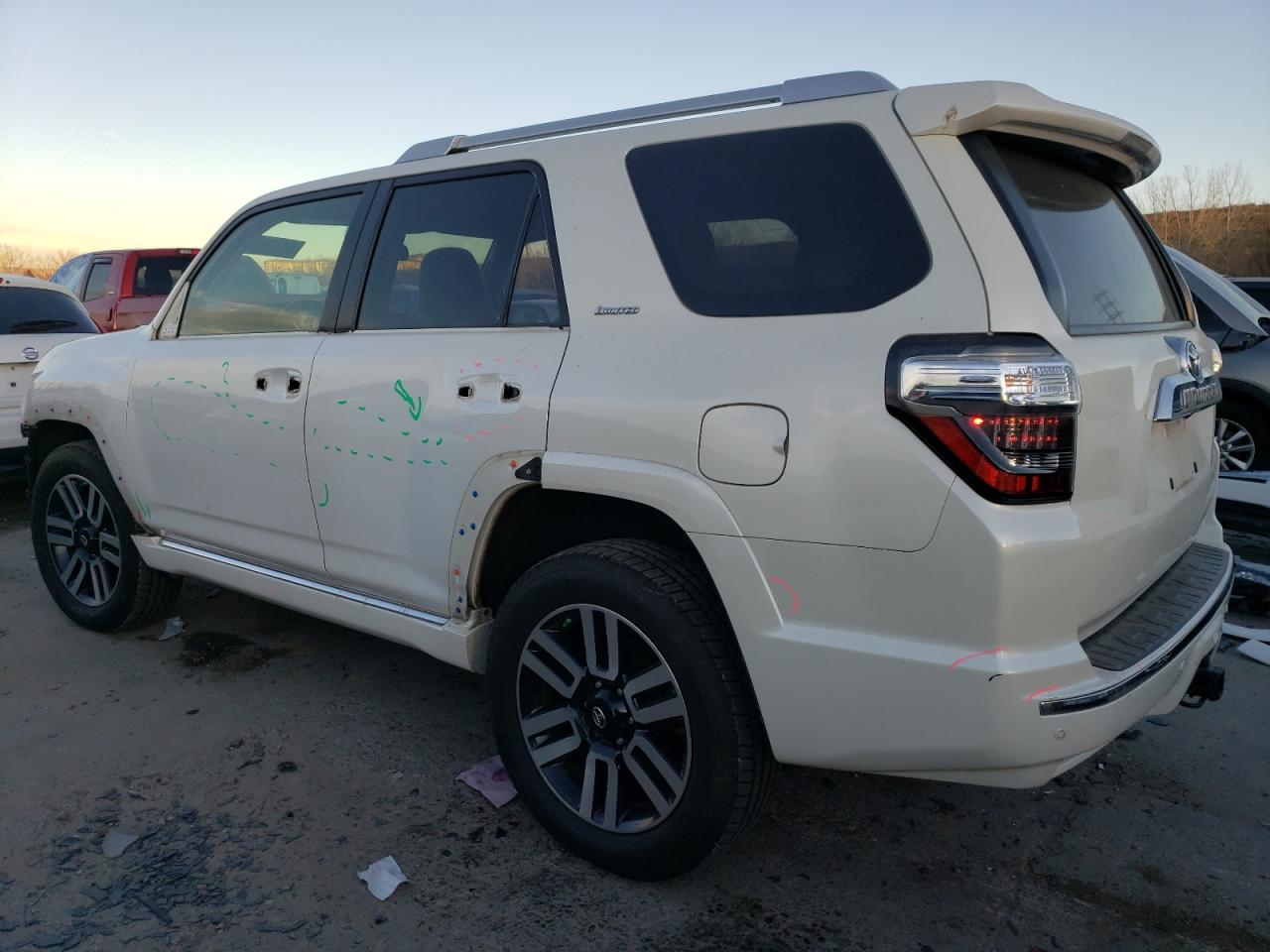 VIN JTEBU5JRXJ5515594 2018 TOYOTA 4RUNNER no.2