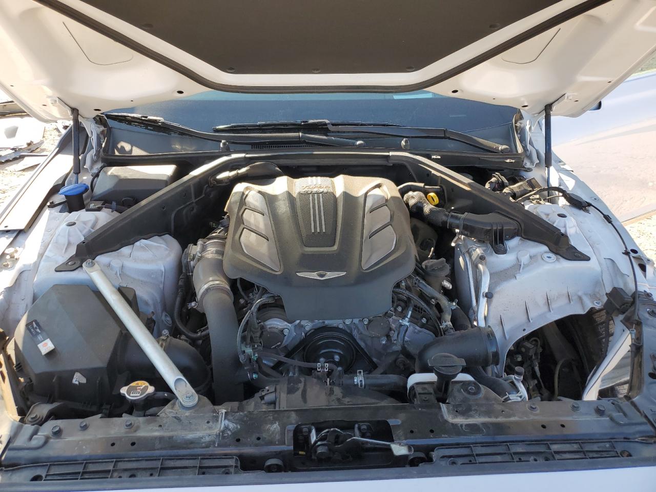 2018 Genesis G90 - Image 11