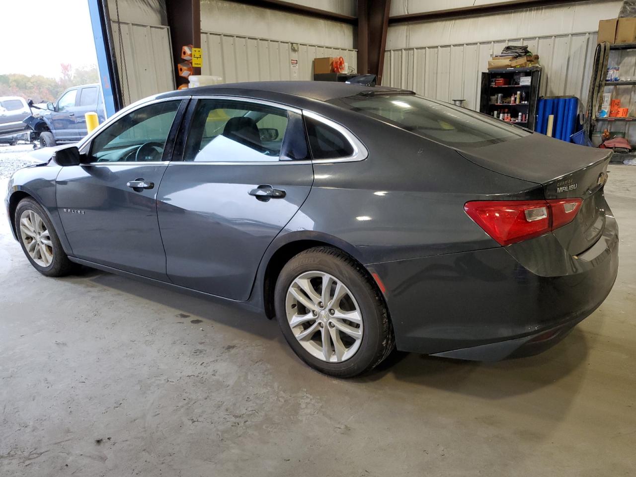 VIN 1G1ZD5ST5JF146708 2018 CHEVROLET MALIBU no.2