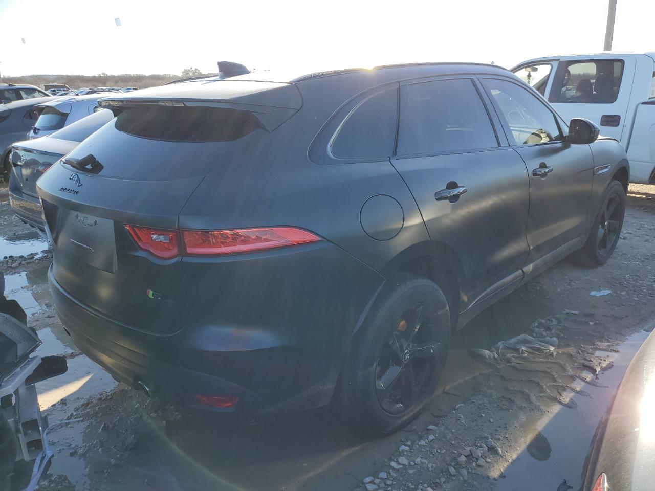 VIN SADCL2BV5HA899795 2017 JAGUAR F-PACE no.3