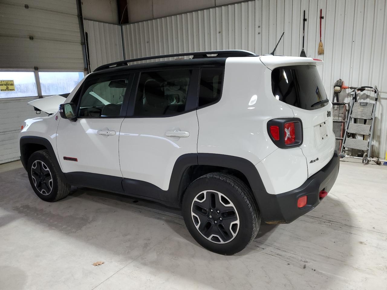 VIN ZACCJBCT2GPE32461 2016 JEEP RENEGADE no.2