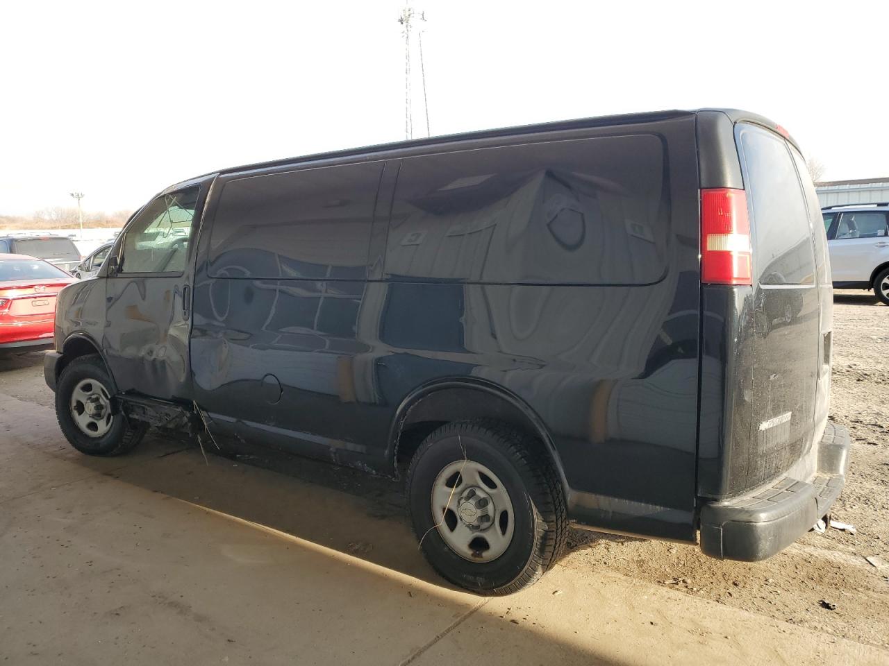 2008 Chevrolet Express - Image 2