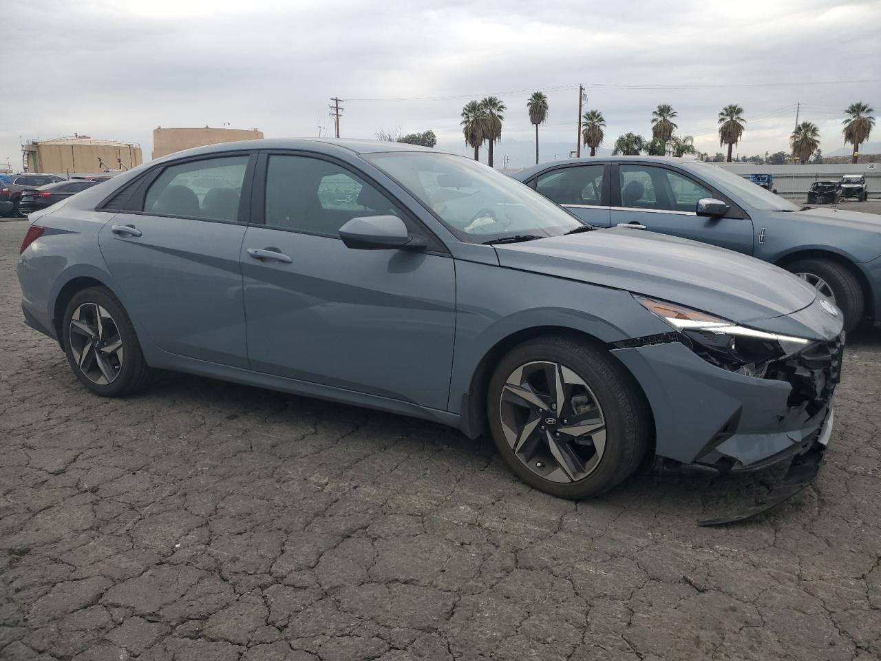 2023 Hyundai Elantra - Image 4