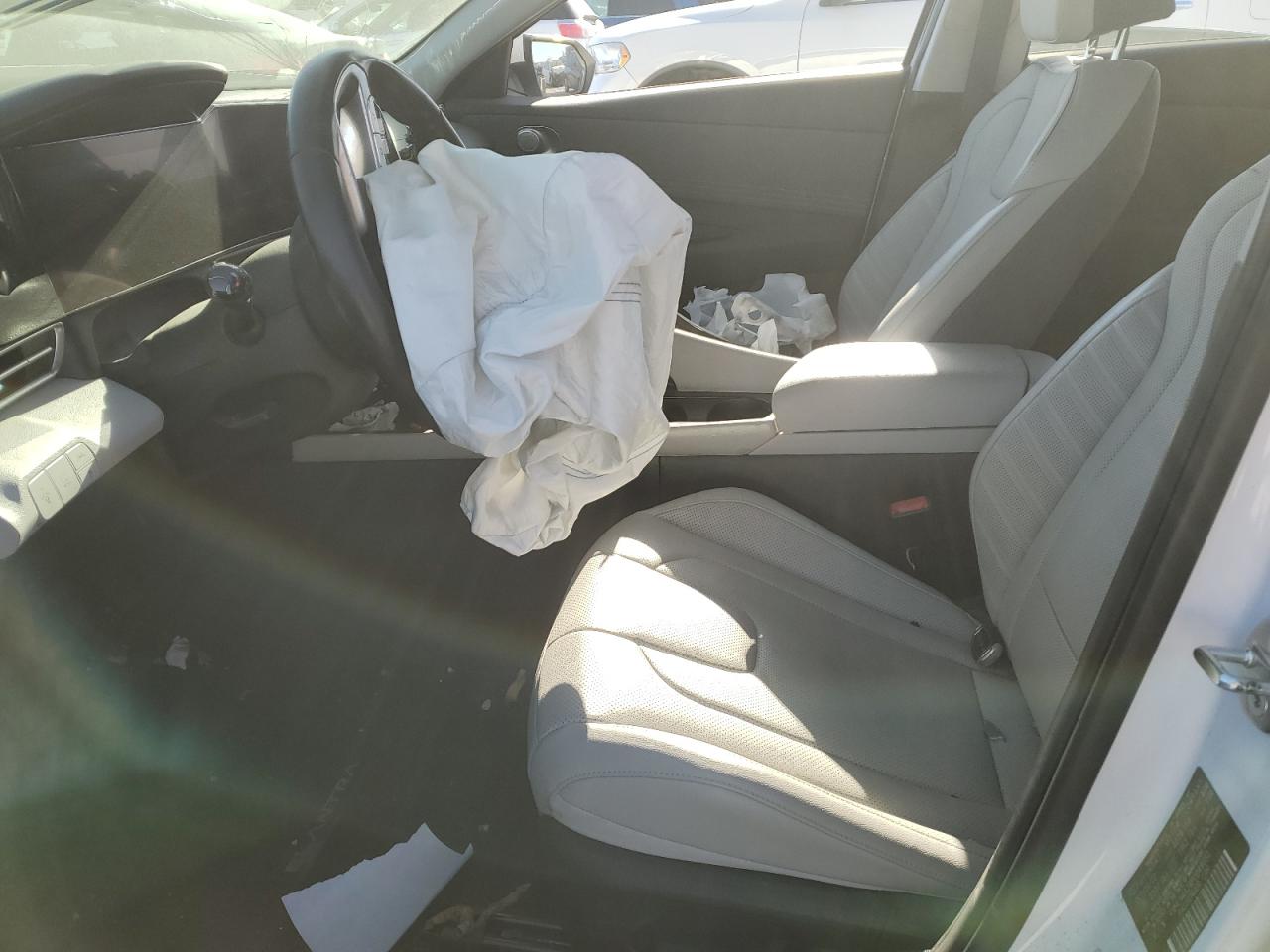 2023 Hyundai Elantra - Image 7